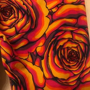 Buy3get1Free: LuLaRoe OS Rose Leggings